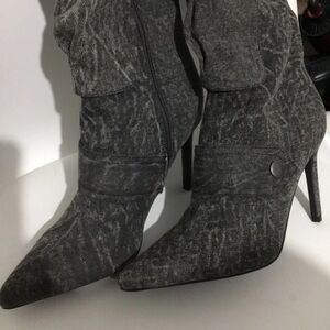 1822 Denim Dark Gray Heeled Boots